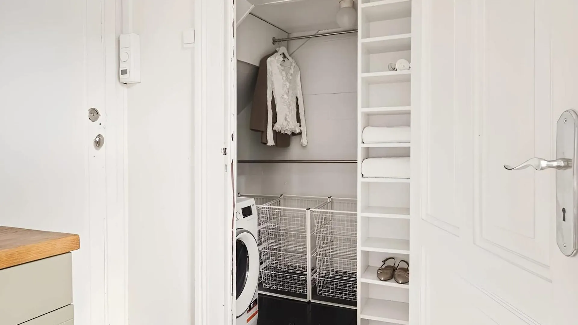 Prime Location - Charming Bergen City Apartment