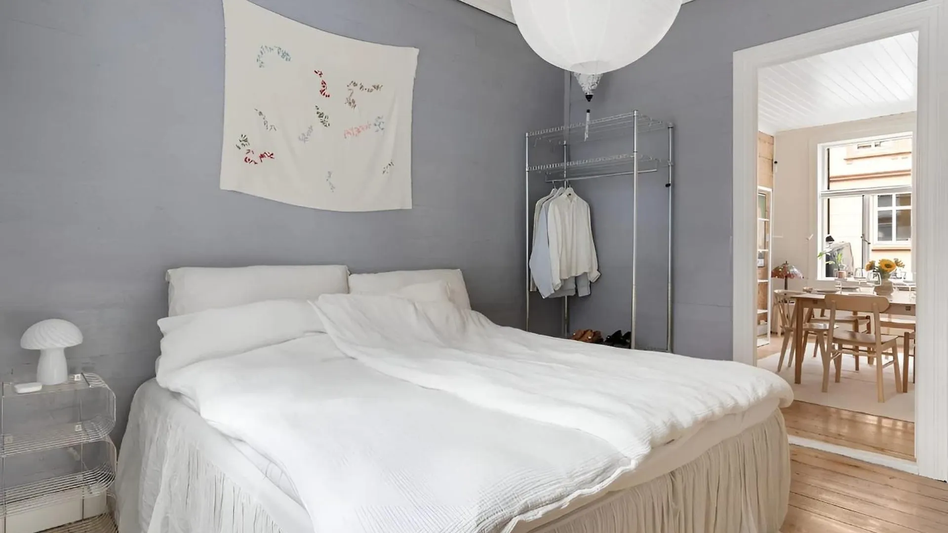 Prime Location - Charming Bergen City Apartment
